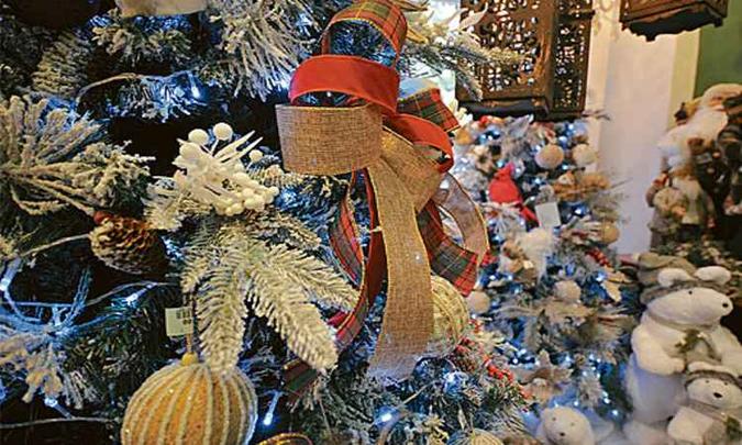 Moeda mais cara deve impactar preços dos artigos para decoração de Natal(foto: Alexandre Guzanshe/EM/D.A Press) Moeda mais cara deve impactar preços dos artigos para decoração de Natal(foto: Alexandre Guzanshe/EM/D.A Press)