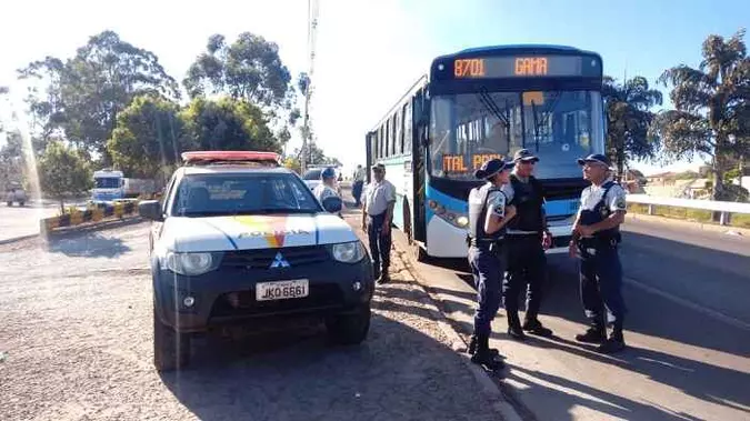 Ônibus fazia trajeto Gama/Valparaíso (foto: PMDF / Divulgação) Ônibus fazia trajeto Gama/Valparaíso (foto: PMDF / Divulgação)