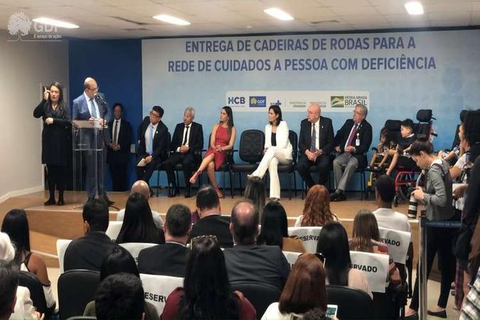 Proposta do Executivo foi anunciada durante cerimônia de entrega de cadeiras de rodas, no Hospital da Criança de Brasília José de Alencar (HCB)(foto: Agência Brasília/Divulgação) Proposta do Executivo foi anunciada durante cerimônia de entrega de cadeiras de rodas, no Hospital da Criança de Brasília José de Alencar (HCB)(foto: Agência Brasília/Divulgação)