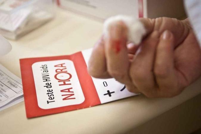 Em todo o mundo, mais de 9,4 milhões de pessoas não sabiam que estavam infectadas pelo vírus e necessitam de acesso urgente ao teste e serviços de tratamento (foto: Arquivo/Agência Brasil) Em todo o mundo, mais de 9,4 milhões de pessoas não sabiam que estavam infectadas pelo vírus e necessitam de acesso urgente ao teste e serviços de tratamento (foto: Arquivo/Agência Brasil)