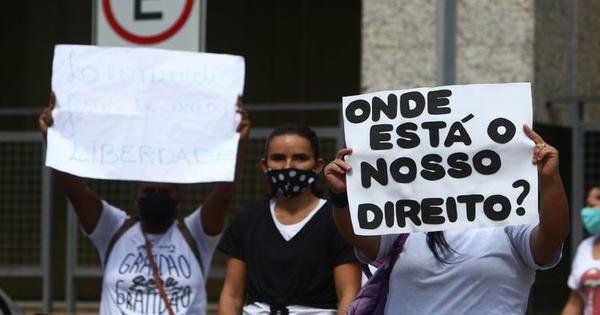 Familiares de presos protestam na Esplanada por mais transpar&ecirc;ncia