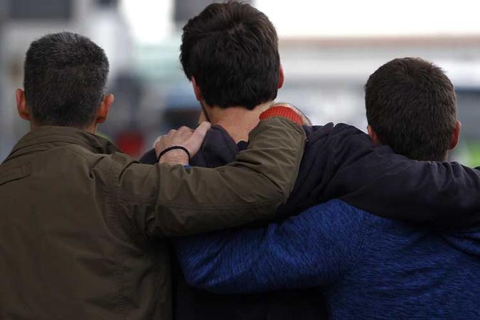 Familiares das vítimas começam a chegar no El Prat de Barcelona(foto: AFP PHOTO / QUIQUE GARCIA) Familiares das vítimas começam a chegar no El Prat de Barcelona(foto: AFP PHOTO / QUIQUE GARCIA)
