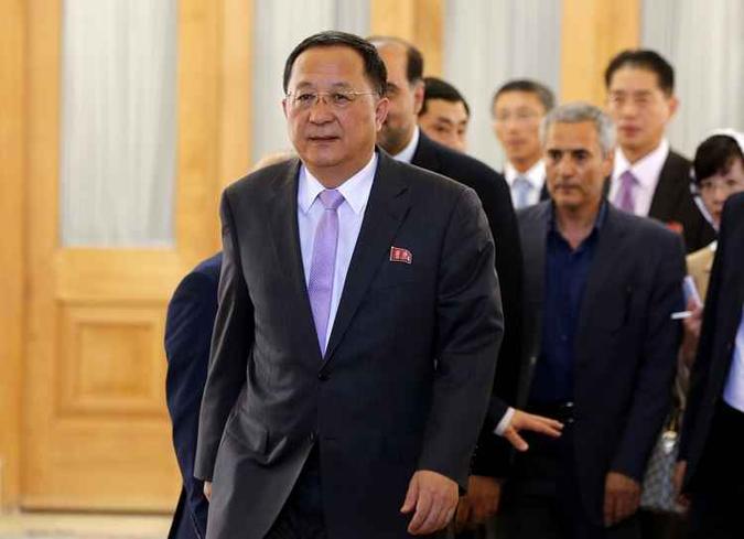 O ministro das Relações Exteriores da Coréia do Norte, Ri Yong Ho, chega para se encontrar com seu colega iraniano na capital Teerã(foto: Atta Kenare / AFP) O ministro das Relações Exteriores da Coréia do Norte, Ri Yong Ho, chega para se encontrar com seu colega iraniano na capital Teerã(foto: Atta Kenare / AFP)