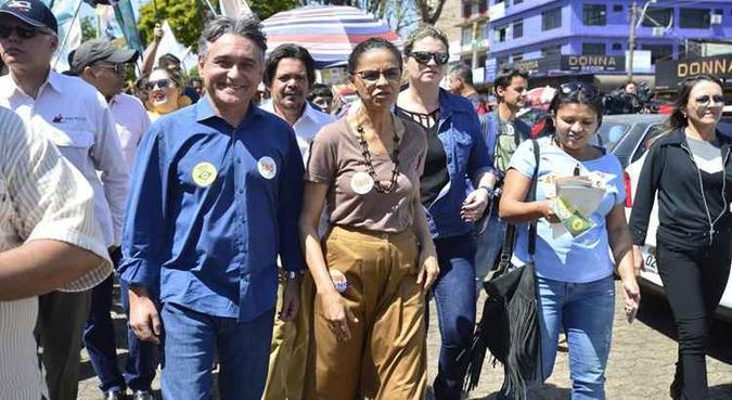 A postulante tomou um copo de suco de cupuaçu e comeu uma tapioca, antes de marchar pelas ruas de Taguatinga(foto: Marcelo Ferreira/CB/D.A Press) A postulante tomou um copo de suco de cupuaçu e comeu uma tapioca, antes de marchar pelas ruas de Taguatinga(foto: Marcelo Ferreira/CB/D.A Press)