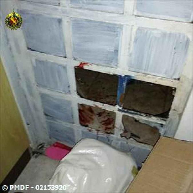 Na QE 40 do Guará 2, um jovem de 19 anos ameaçou a mulher com uma faca e quebrou a porta de vidro a socos (foto: PMDF/Divulgação ) Na QE 40 do Guará 2, um jovem de 19 anos ameaçou a mulher com uma faca e quebrou a porta de vidro a socos (foto: PMDF/Divulgação )