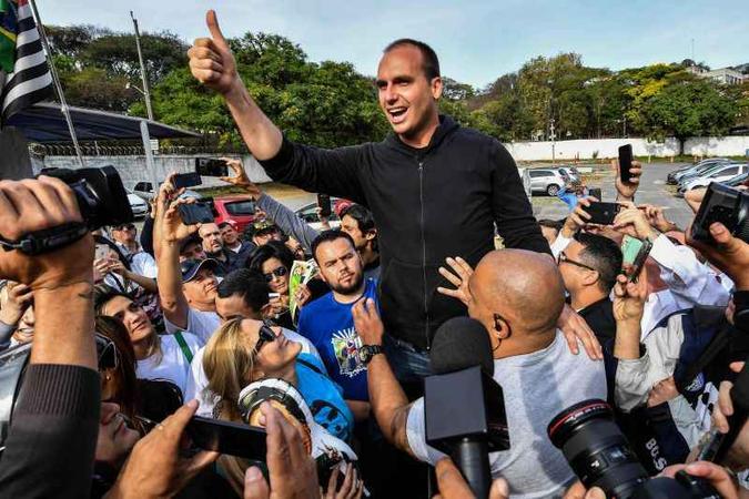 Eduardo Bolsonaro superou os votos de Enéas Carneiro e Tiririca(foto: Nelson Almeida/AFP) Eduardo Bolsonaro superou os votos de Enéas Carneiro e Tiririca(foto: Nelson Almeida/AFP)