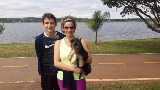 Mãe e filho, Tina Gandolfo e Bernardo Vilhena, aproveitam a manhã de domingo para praticar atividades físicas ao ar livre(foto: Isabella de Andrade/Esp. CB/D.A. Press) Mãe e filho, Tina Gandolfo e Bernardo Vilhena, aproveitam a manhã de domingo para praticar atividades físicas ao ar livre(foto: Isabella de Andrade/Esp. CB/D.A. Press)