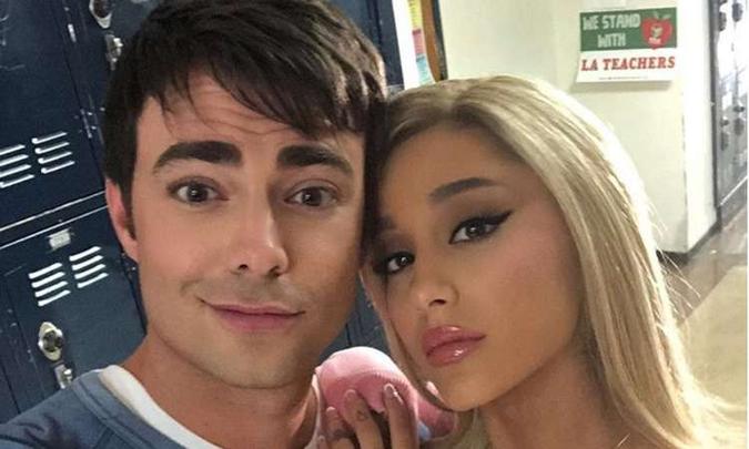 Cantora convidou o ator Jonathan Bennett, o Aaron Samuels de 'Garotas malvadas' para o clipe(foto: Reprodução/Instagram) Cantora convidou o ator Jonathan Bennett, o Aaron Samuels de 'Garotas malvadas' para o clipe(foto: Reprodução/Instagram)