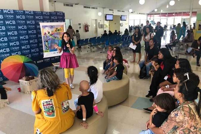 Contos literários clássicos como O Patinho Feio e Chapeuzinho Vermelho fizeram parte da programação(foto: FeLiB/Divulgação) Contos literários clássicos como O Patinho Feio e Chapeuzinho Vermelho fizeram parte da programação(foto: FeLiB/Divulgação)