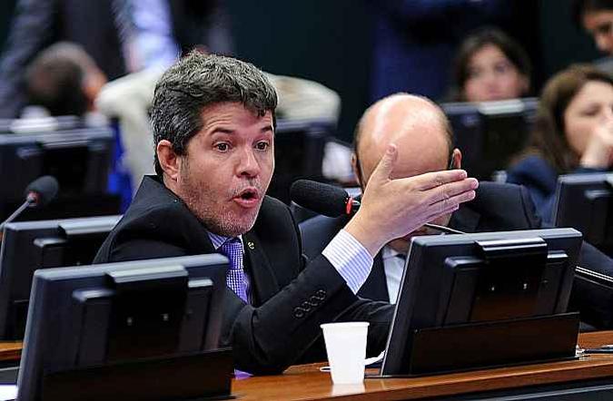Outrora aliado do presidente e líder do PSL na Câmara, Waldir tornou-se desafeto público da família Bolsonaro(foto: Lúcio Bernardo Jr./Câmara dos Deputados) Outrora aliado do presidente e líder do PSL na Câmara, Waldir tornou-se desafeto público da família Bolsonaro(foto: Lúcio Bernardo Jr./Câmara dos Deputados)