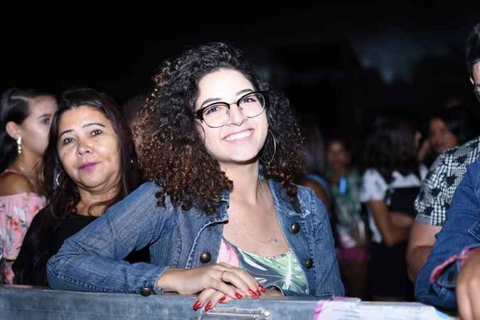 A estudante Keren Araujo chegou às 17h e aguarda o show da cantora Anitta(foto: Ed Alves) A estudante Keren Araujo chegou às 17h e aguarda o show da cantora Anitta(foto: Ed Alves)
