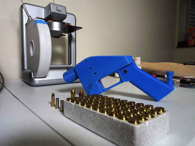 A decisão que permite fabricar armas em impressoras 3D nos Estados Unidos foi aprovada nesta semana(foto: Robert MacPherson / AFP) A decisão que permite fabricar armas em impressoras 3D nos Estados Unidos foi aprovada nesta semana(foto: Robert MacPherson / AFP)