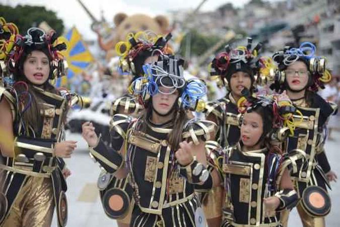 A escola de samba Tijuquinha do Borel durante desfile das Escolas de Samba Mirins na Sapucaí(foto: Tânia Rêgo/Agência Brasil) A escola de samba Tijuquinha do Borel durante desfile das Escolas de Samba Mirins na Sapucaí(foto: Tânia Rêgo/Agência Brasil)