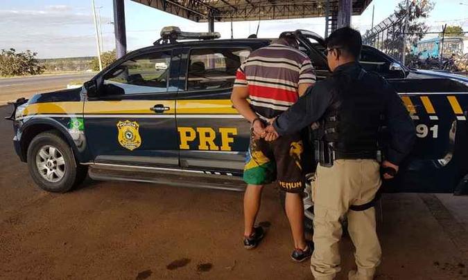 O homem é lutador de MMA e admitiu que estava foragido(foto: PRF/Divulgação) O homem é lutador de MMA e admitiu que estava foragido(foto: PRF/Divulgação)