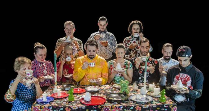 Com muita ironia e humor delirante, o texto apresenta seres humanos em profundo desagrado com outros seres humanos(foto: Studio Sartoryi/Divulgação) Com muita ironia e humor delirante, o texto apresenta seres humanos em profundo desagrado com outros seres humanos(foto: Studio Sartoryi/Divulgação)