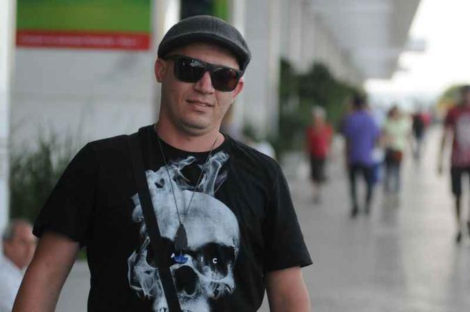 Dívida feita por Arsênio Rocha no cartão, pela compra de um celular, chegou a R$ 6 mil com os encargos(foto: Antonio Cunha/CB/D.A. Press) Dívida feita por Arsênio Rocha no cartão, pela compra de um celular, chegou a R$ 6 mil com os encargos(foto: Antonio Cunha/CB/D.A. Press)