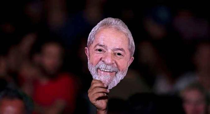 O PT tem até o dia 15 de agosto para fazer o registro da candidatura de Lula(foto: Mauro Pimentel/AFP) O PT tem até o dia 15 de agosto para fazer o registro da candidatura de Lula(foto: Mauro Pimentel/AFP)