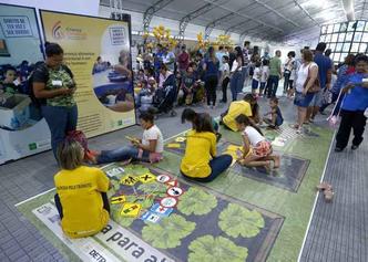 Mais de 48 mil meninos e meninas aproveitaram as atividades da Green Nation: hora de aprender um pouco mais sobre a água e o meio ambiente (foto: Carlos Vieira/CB/D.A Press ) Mais de 48 mil meninos e meninas aproveitaram as atividades da Green Nation: hora de aprender um pouco mais sobre a água e o meio ambiente (foto: Carlos Vieira/CB/D.A Press )