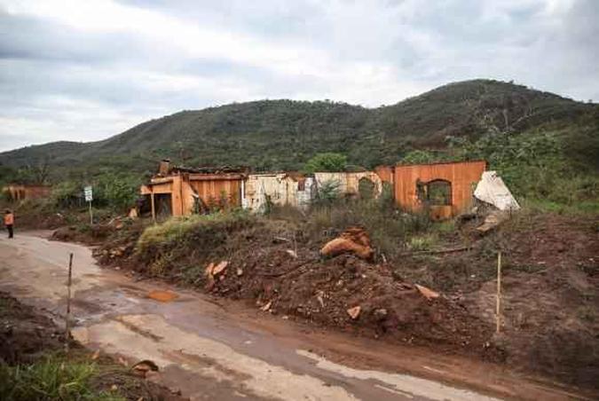 Ruínas em Bento Rodrigues, distrito de Mariana, dois anos após a tragédia do rompimento da Barragem de Fundão, da mineradora Samarco(foto: José Cruz/Agência Brasil) Ruínas em Bento Rodrigues, distrito de Mariana, dois anos após a tragédia do rompimento da Barragem de Fundão, da mineradora Samarco(foto: José Cruz/Agência Brasil)