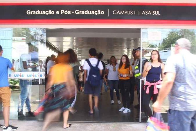 Participantes começam a entrar na Upis, na Asa Sul(foto: Ana Rayssa/CB/D.A Press) Participantes começam a entrar na Upis, na Asa Sul(foto: Ana Rayssa/CB/D.A Press)