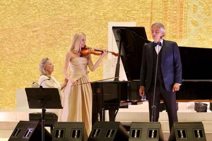 Andrea Bocelli cantou árias sacras para 8,4 mil pessoas no Santuário de Fátima(foto: André Veloso/Divulgação) Andrea Bocelli cantou árias sacras para 8,4 mil pessoas no Santuário de Fátima(foto: André Veloso/Divulgação)