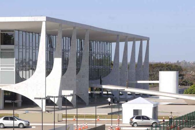 Estratégia do Palácio do Planalto continua focada em convertidos e parlamentares ruralistas e evangélicos, sem ampliar a interlocução com demais líderes partidários(foto: Ronaldo de Oliveira/CB/D.A Press - 20/8/10) Estratégia do Palácio do Planalto continua focada em convertidos e parlamentares ruralistas e evangélicos, sem ampliar a interlocução com demais líderes partidários(foto: Ronaldo de Oliveira/CB/D.A Press - 20/8/10)