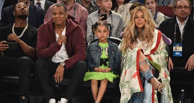 A família compareceu a um leilão beneficente organizado por Tina Knowles, mãe de Beyoncé(foto: Theo Wargo/Divulgação) A família compareceu a um leilão beneficente organizado por Tina Knowles, mãe de Beyoncé(foto: Theo Wargo/Divulgação)