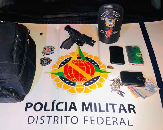 Objetos encontrados com a dupla (foto: Divulgação/PMDF) Objetos encontrados com a dupla (foto: Divulgação/PMDF)