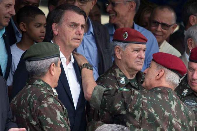 Em cerimônia militar no Rio, presidente eleito antecipou medidas(foto: AFP / Fernando Souza ) Em cerimônia militar no Rio, presidente eleito antecipou medidas(foto: AFP / Fernando Souza )