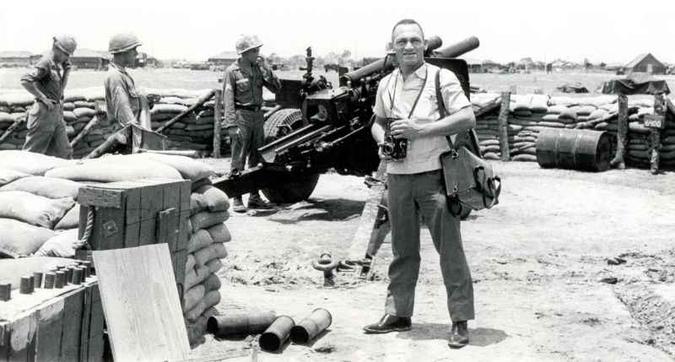 O repórter durante a Guerra do Vietnã(foto: Reprodução) O repórter durante a Guerra do Vietnã(foto: Reprodução)