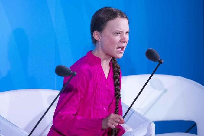 A sueca de 16 anos, evita viajar de avião para limitar sua pegada de carbono(foto: Johannes EISELE / AFP) A sueca de 16 anos, evita viajar de avião para limitar sua pegada de carbono(foto: Johannes EISELE / AFP)