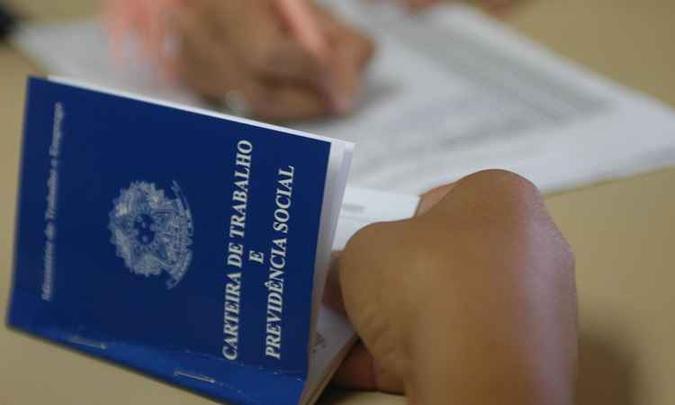 A expectativa é que 40% dos contratados, nos dois últimos meses do ano, se tornem efetivos(foto: Paulo H. Carvalho/CB/D.A Press) A expectativa é que 40% dos contratados, nos dois últimos meses do ano, se tornem efetivos(foto: Paulo H. Carvalho/CB/D.A Press)