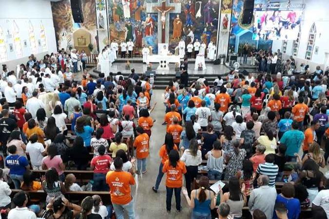 Abertura da Semana de Pentecostes aconteceu na Paróquia São Pedro com missa de libertação(foto: Ed Alves/CB/D.A Press) Abertura da Semana de Pentecostes aconteceu na Paróquia São Pedro com missa de libertação(foto: Ed Alves/CB/D.A Press)