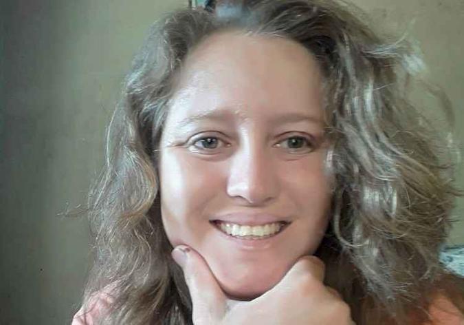 A vítima, Sibel dos Santos Silva, 31 anos, namorava com a enteada do suspeito de matá-la(foto: Reprodução/Internet) A vítima, Sibel dos Santos Silva, 31 anos, namorava com a enteada do suspeito de matá-la(foto: Reprodução/Internet)