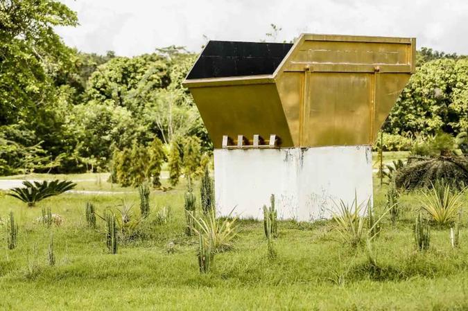 Obra Brasil 2017, do Paulo Bruscky Andréa Rêgo Barros Obra Brasil 2017, do Paulo Bruscky Andréa Rêgo Barros