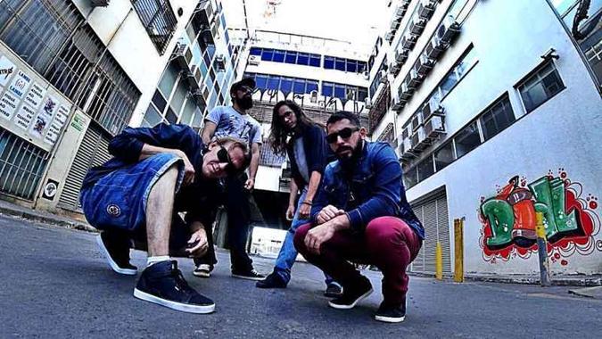 A Casacasta já abriu shows para Titãs, Paralamas do Sucesso e Plebe Rude: identificação com o DF(foto: Reprodução Facebook) A Casacasta já abriu shows para Titãs, Paralamas do Sucesso e Plebe Rude: identificação com o DF(foto: Reprodução Facebook)