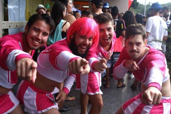 Diego, Leandro, Lucas e Marcos nem esperaram o início oficial do carnaval para começara a brincadeira(foto: Luis Nova/Esp. CB/D.A Press) Diego, Leandro, Lucas e Marcos nem esperaram o início oficial do carnaval para começara a brincadeira(foto: Luis Nova/Esp. CB/D.A Press)