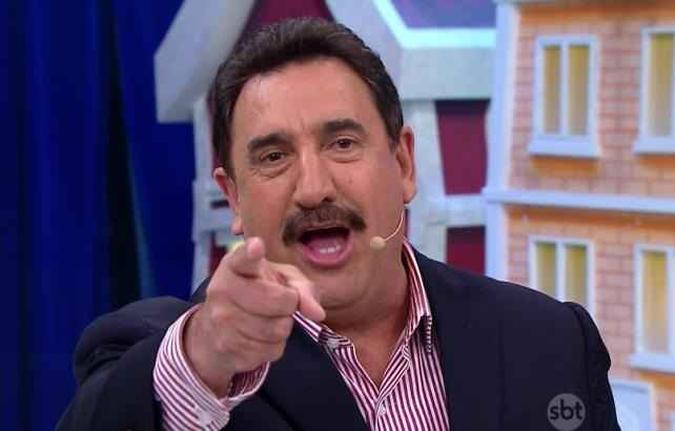 Apresentador de 61 anos usou as redes sociais para fazer declarações homofóbicas(foto: SBT/Reprodução ) Apresentador de 61 anos usou as redes sociais para fazer declarações homofóbicas(foto: SBT/Reprodução )