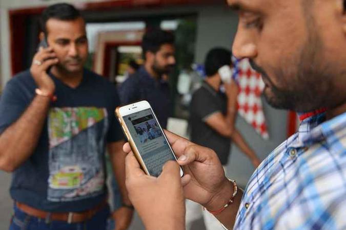 Os linchamentos não são um fenômeno novo na Índia, mas o uso frequente de smartphones aumentou a difusão de rumores que originam esse tipo de agressão(foto: Narinder Nanu) Os linchamentos não são um fenômeno novo na Índia, mas o uso frequente de smartphones aumentou a difusão de rumores que originam esse tipo de agressão(foto: Narinder Nanu)