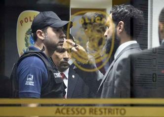 Seguranças fizeram varredura na casa de senadores investigados, em 2016, em busca de grampos. Para a PF, foi contrainteligência (foto: Breno Fortes/CB/D.A Press - 21/10/16 ) Seguranças fizeram varredura na casa de senadores investigados, em 2016, em busca de grampos. Para a PF, foi contrainteligência (foto: Breno Fortes/CB/D.A Press - 21/10/16 )