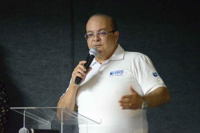 O governador Ibaneis Rocha (MDB) fez declarações sobre o transporte público do Distrito Federal durante o lançamento de um novo programa de empréstimos do Branco de Brasília (BRB)(foto: Alan Rones/ Divulgação BRB) O governador Ibaneis Rocha (MDB) fez declarações sobre o transporte público do Distrito Federal durante o lançamento de um novo programa de empréstimos do Branco de Brasília (BRB)(foto: Alan Rones/ Divulgação BRB)