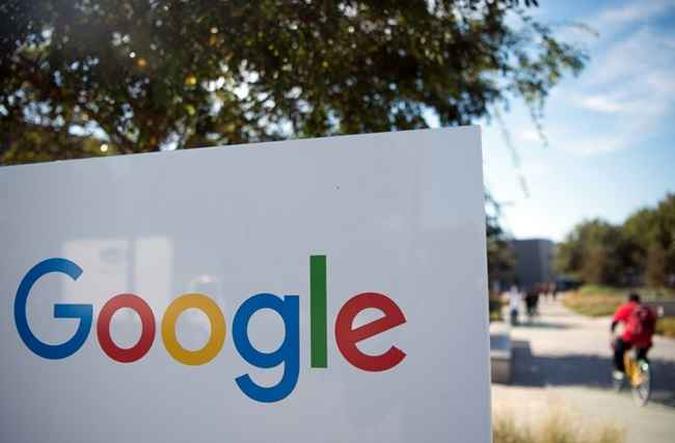 A Google e a Microsoft anunciaram que estão disponibilizando ferramentas de trabalho a distância gratuitamente por conta do novo coronavírus.(foto: JOSH EDELSON / AFP) A Google e a Microsoft anunciaram que estão disponibilizando ferramentas de trabalho a distância gratuitamente por conta do novo coronavírus.(foto: JOSH EDELSON / AFP)
