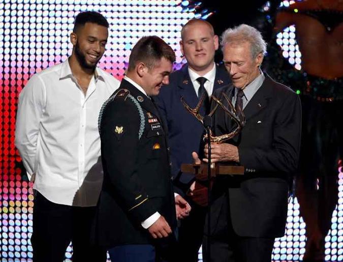 Clint e o elenco de 'The 15:17 to Paris'(foto: KEVIN WINTER) Clint e o elenco de 'The 15:17 to Paris'(foto: KEVIN WINTER)