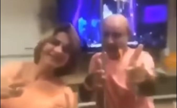 Fabrício Queiroz, ao lado de Flávio Bolsonaro(foto: Reprodução/Facebook) Fabrício Queiroz, ao lado de Flávio Bolsonaro(foto: Reprodução/Facebook)