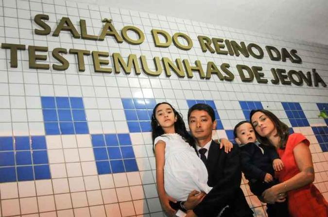 Frequentadores de uma congregação no Cruzeiro, Roberto e Gysela Kayano também enviaram carta à embaixada: a filha do casal, Saori, fez inclusive um desenho (detalhe)(foto: Bárbara Cabral/Esp. CB/D.A Press) Frequentadores de uma congregação no Cruzeiro, Roberto e Gysela Kayano também enviaram carta à embaixada: a filha do casal, Saori, fez inclusive um desenho (detalhe)(foto: Bárbara Cabral/Esp. CB/D.A Press)