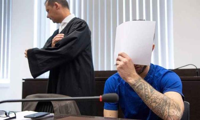 Ali Bashar, de 22 anos, no julgamento que determinou sua condenação(foto: Boris Roessler/AFP) Ali Bashar, de 22 anos, no julgamento que determinou sua condenação(foto: Boris Roessler/AFP)