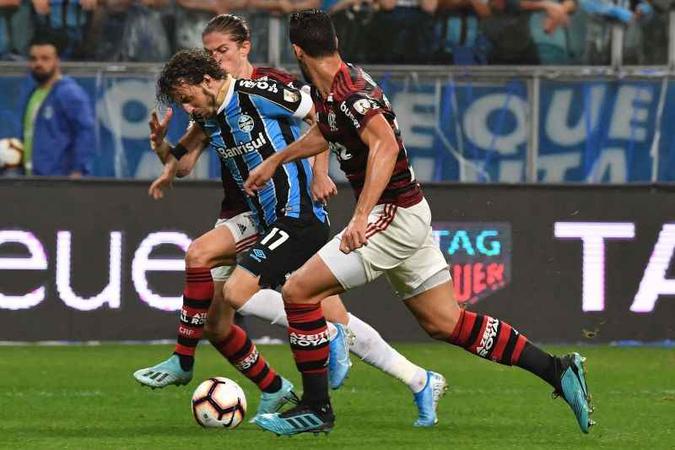 Flamengo e Grêmio durante o primeiro jogo da semifinal da Libertadores (foto: Nelson Almeida/AFP) Flamengo e Grêmio durante o primeiro jogo da semifinal da Libertadores (foto: Nelson Almeida/AFP)