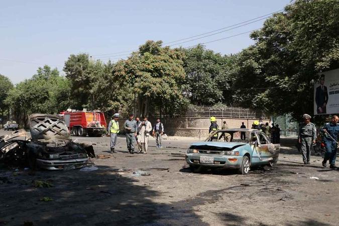 Local em que bomba explodiu perto da universidade de Cabul, no Afeganistão(foto: STR/AFP) Local em que bomba explodiu perto da universidade de Cabul, no Afeganistão(foto: STR/AFP)