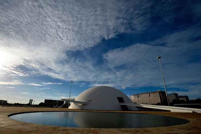 Nesta segunda-feira (26/3), o céu deve ficar de parcialmente nublado a nublado com pancadas de chuvas e trovoadas em áreas isoladas(foto: Marcelo Ferreira/CB/D.A Press) Nesta segunda-feira (26/3), o céu deve ficar de parcialmente nublado a nublado com pancadas de chuvas e trovoadas em áreas isoladas(foto: Marcelo Ferreira/CB/D.A Press)