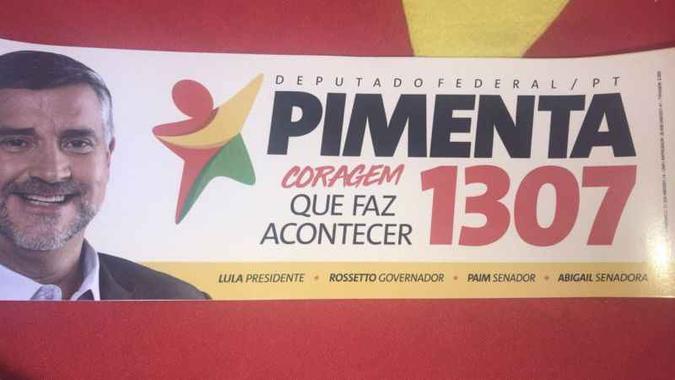 No adesivo do candidato a deputado, o nome de Lula aparece(foto: Arquivo Pessoal) No adesivo do candidato a deputado, o nome de Lula aparece(foto: Arquivo Pessoal)